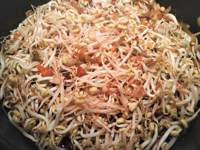 Frijoles Nacidos con Salsa Tamari